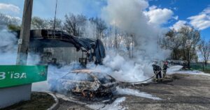 Пожежники гасять пожежу на АЗС у Харкові після удару дрона РФ