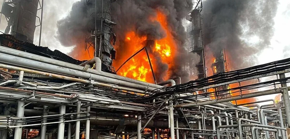 Пожежа на Саратовському НПЗ Роснефті після атаки дронів