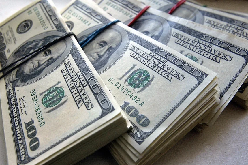 Нацбанк продав понад мільярд доларів за тиждень