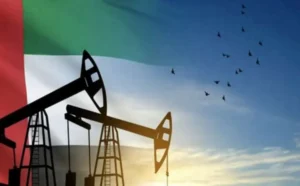 Силуети нафтових качалок на тлі прапора ОАЕ під час рекордного видобутку