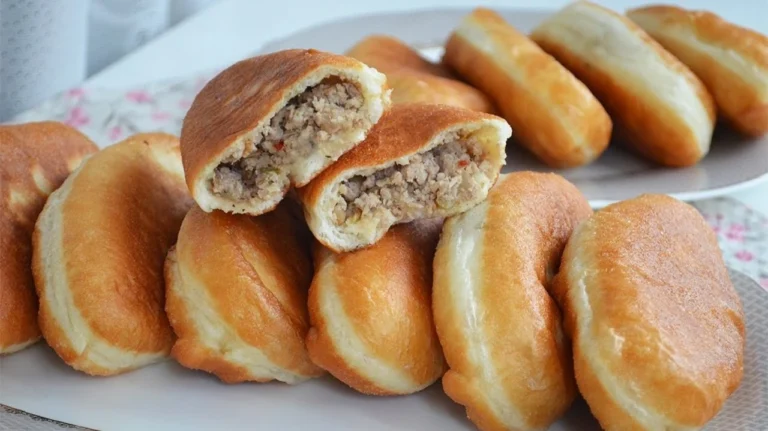 Пирожки с мясом: пышное тесто и сочная начинка по домашнему рецепту
