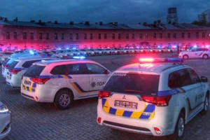 Самовільна стоянка на Подолі: директору оголосили підозру
