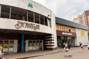 Станція метро «Лук’янівська» відновила роботу після обстрілу