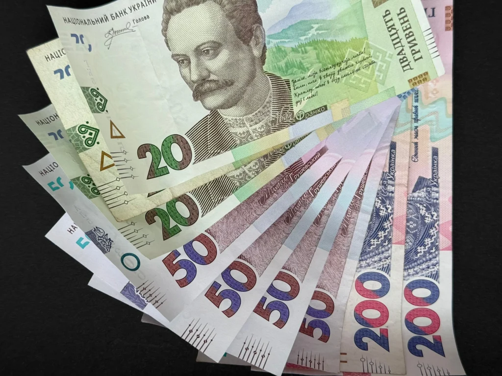 НБУ встановив курси долара та євро на 6 серпня