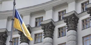 Зарплати чиновників у червні сягнули майже 67 тисяч