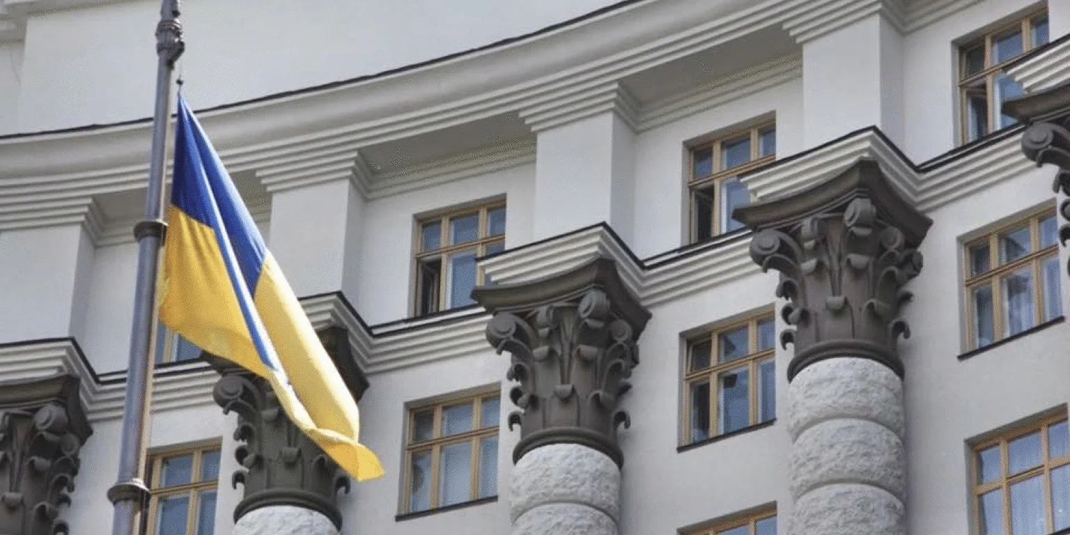 Зарплати чиновників у червні сягнули майже 67 тисяч